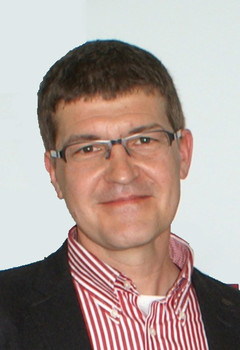 Dr. Axel Gutfreund in seiner orthopädischen Praxis in Darmstadt